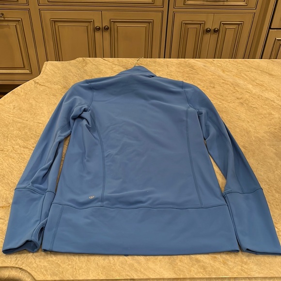 Lululemon blue zip up sz 6, pockets that zipped and thumb holes with jacket - Picture 3 of 9